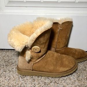 Tan Uggs